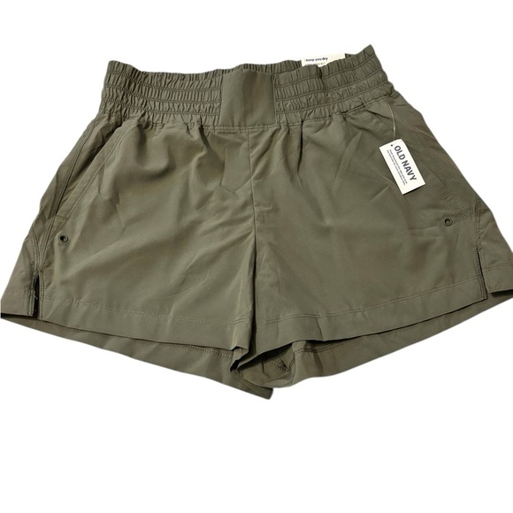 Old Navy Pants - Old Navy Women's Cargo Shorts in Olive